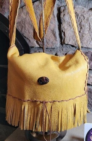 Handmade Elk Hide Fringe Shoulder Bag – Authentic Native American Craftsmanship (BNA 5)