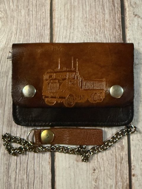 Vintage Tooled Leather Trucker Chain Wallet Reminiscent of the Iconic Peterbilt and Kenworth Long-Nose Rigs– NOS – BBL-11