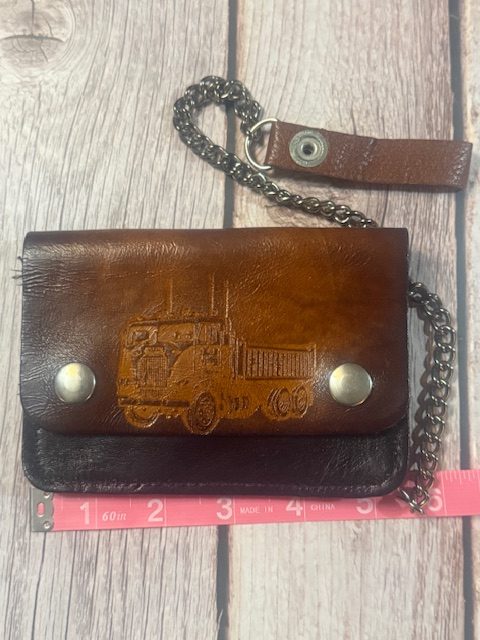 Vintage Tooled Leather Trucker Chain Wallet Reminiscent of the Iconic Peterbilt and Kenworth Long-Nose Rigs– NOS – BBL-11