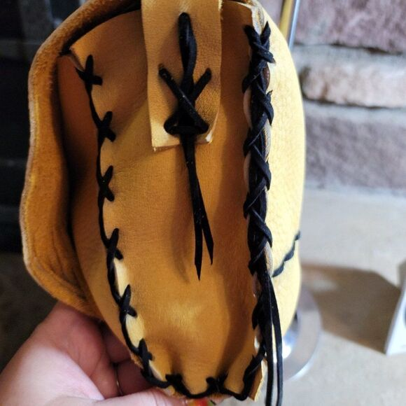 Handmade Elk Hide Shoulder Bag – Authentic Native American Craftsmanship (BNA 2)