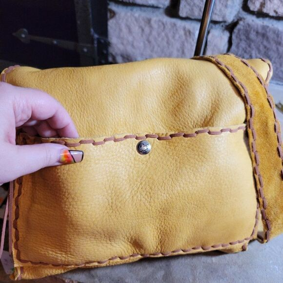 Handmade Elk Hide Fringe Shoulder Bag – Authentic Native American Craftsmanship (BNA 5)