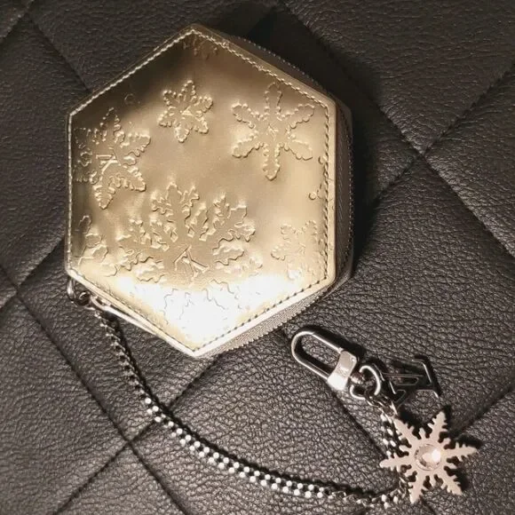 Louis Vuitton Snowflake Porte-Monnaie Flocon Vernis Argent Pouch Rare