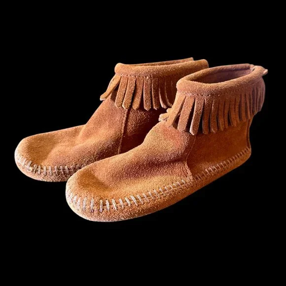 Minnetonka Girl's Classic Fringe Back Zip Softsole Moccasin Boot Size 11