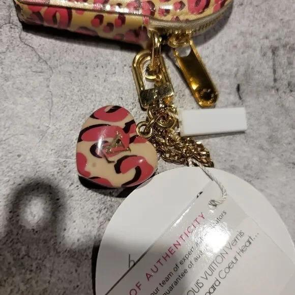 m_wp_690c4699850012825498833d Louis Vuitton Vernis Leopard Coeur Heart Coin Purse