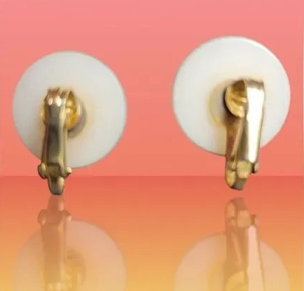 m1_wp_690f682cb09b7c763b2e02f8 Faux Pearl Goldtone Clip Earrings Vintage