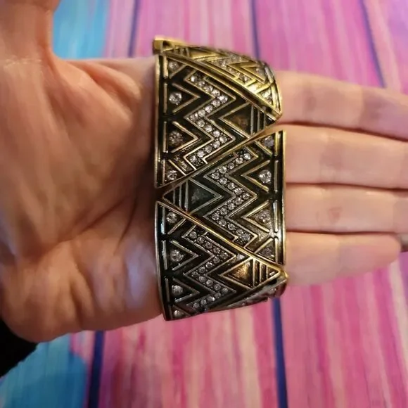 Goldtone Stretch Bracelet with Geometric Design & Stone Accents