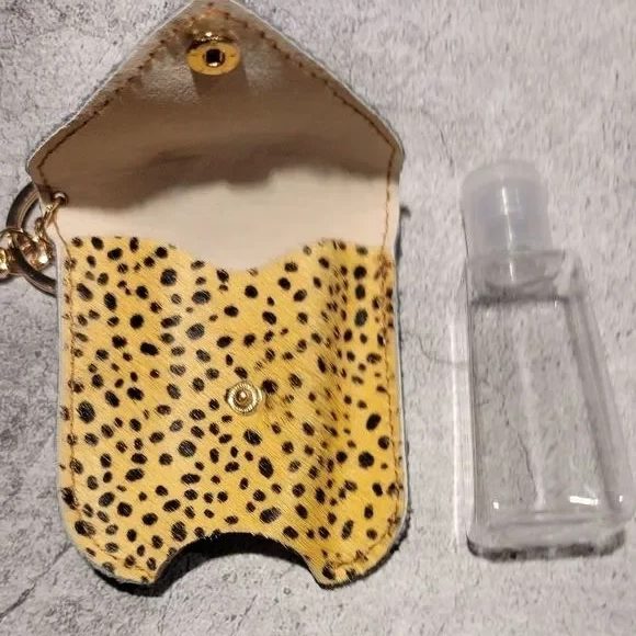 Mini Bottle Holder Keyring – Clip-On Travel Accessory