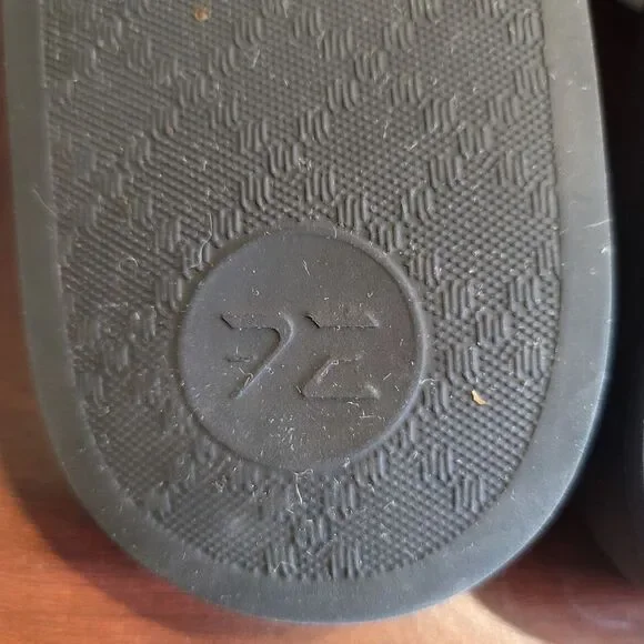 Authentic Gucci Bow Slides – Web Stripe (Women’s 7–7.5)